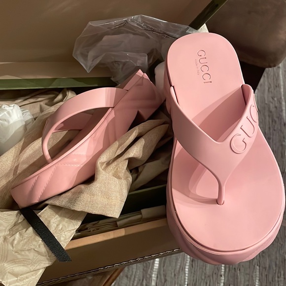 Gucci Pink Flip Flops Size 36 - Picture 1 of 6